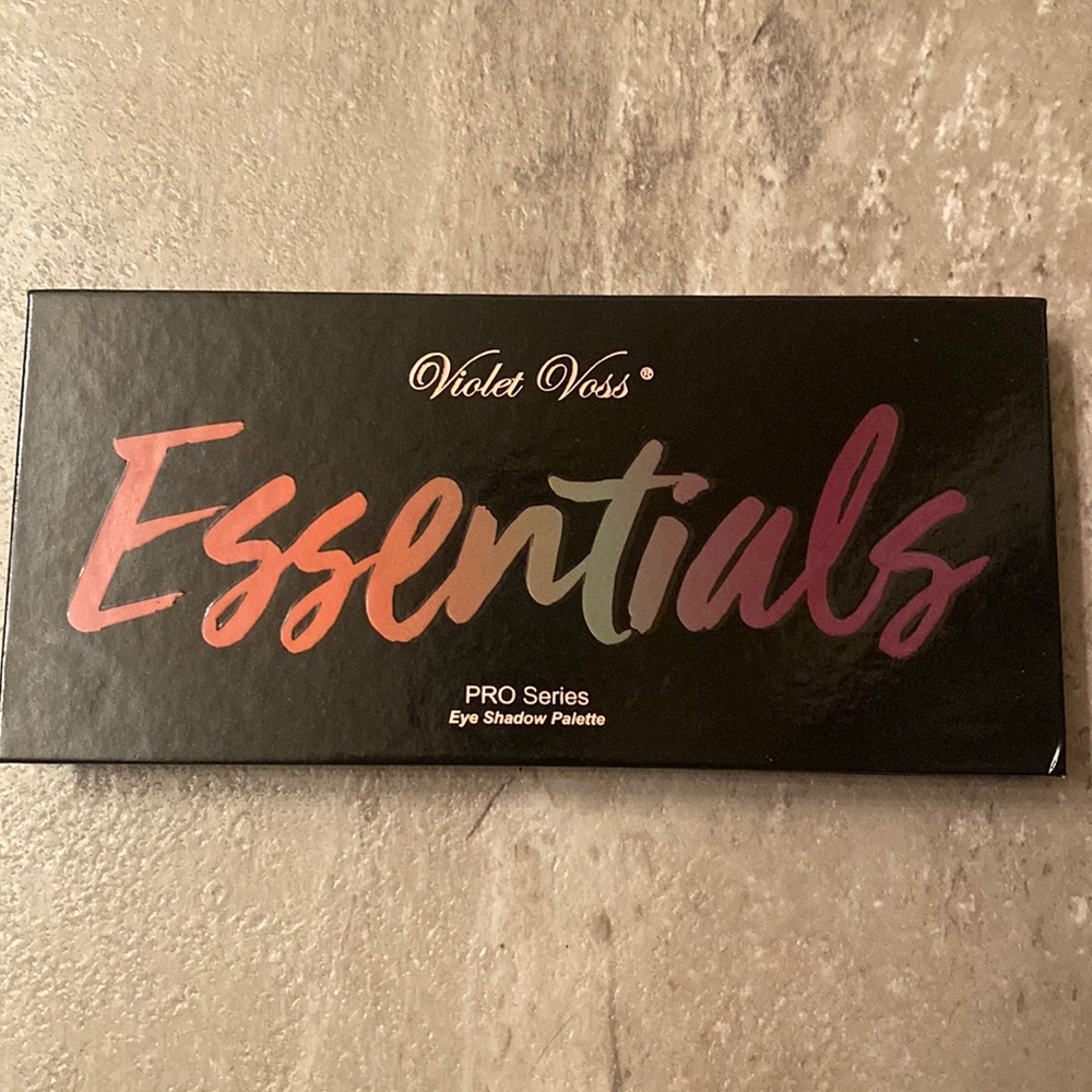 Violet Voss Essentials PRO Series Eye Shadow Palette - brand new and untouched